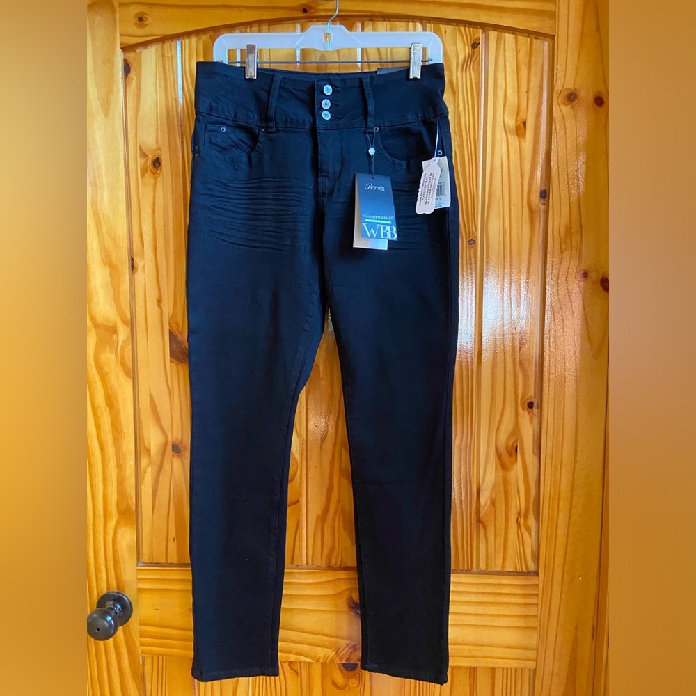 WBB (WannaBettaButt?) Royalty for Me Black Skinny Jeans Sz 8